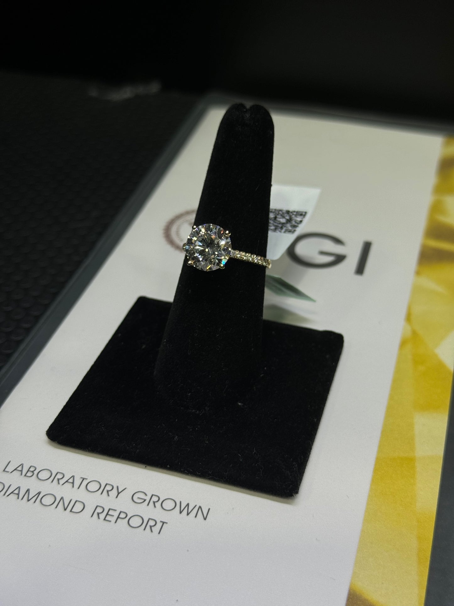 IGI Certified 4.2 Carat VS Round Solitaire Ring 14Kt