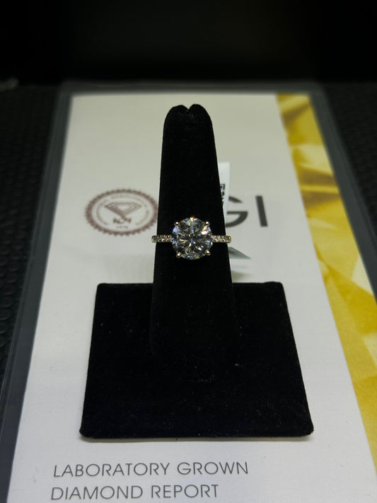 IGI Certified 4.2 Carat VS Round Solitaire Ring 14Kt